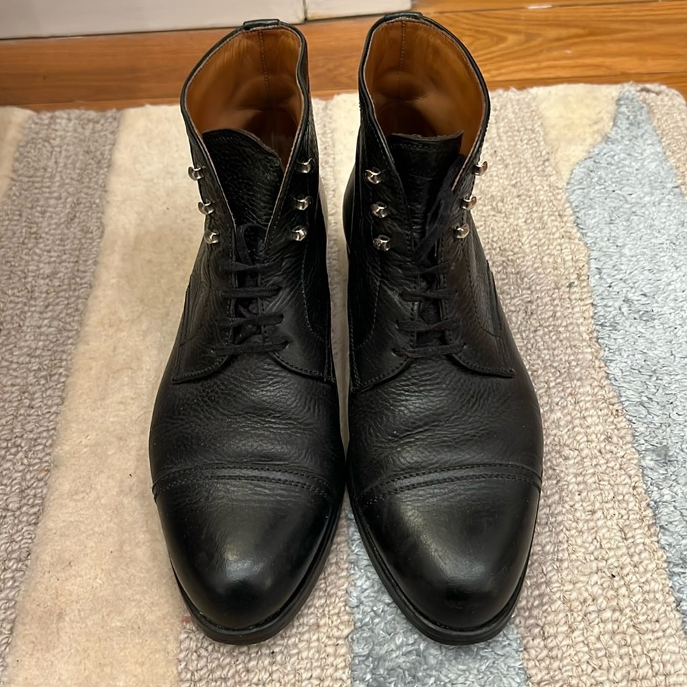 Men’s Carmina black Pebble leather cap toe boot UK5